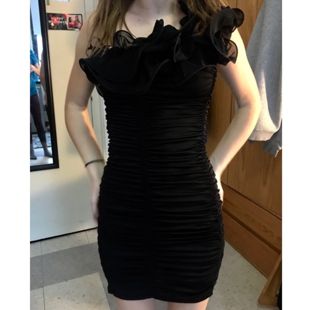 ✰ ARDEN B Ruffled one shoulder black mini dress